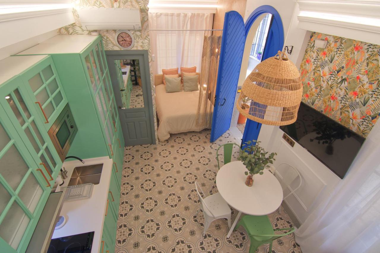 Mara's La Mar - Beachfront Tiny House - Bajondillo Apartment *